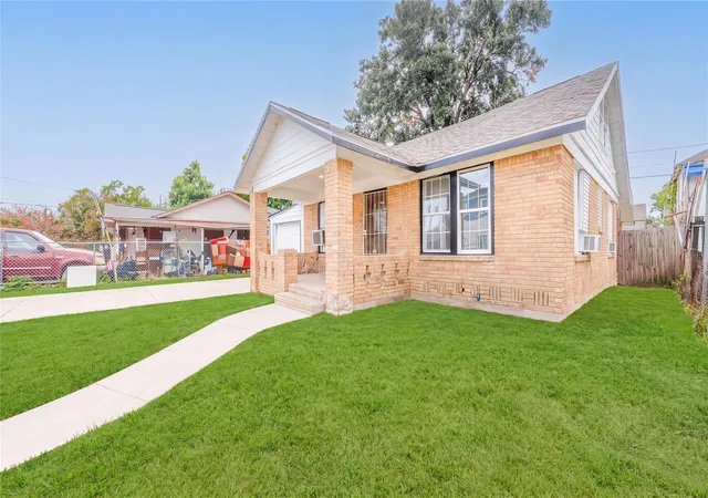 Photo 2 of Single family home for sale at 2305 Wilshire St, Houston, TX 77023 | MLS# 29934676 | Listing updated on 2026-09-09