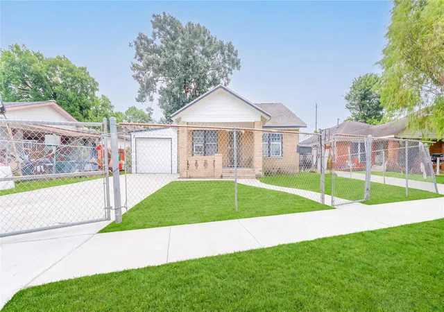 Photo 3 of Single family home for sale at 2305 Wilshire St, Houston, TX 77023 | MLS# 29934676 | Listing updated on 2026-09-09