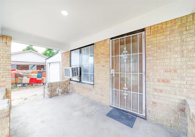 Photo 3 of Single family home for sale at 2305 Wilshire St, Houston, TX 77023 | MLS# 29934676 | Listing updated on 2026-09-09