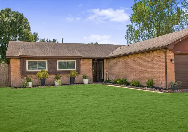 Photo 2 of Single family home for sale at 7823 Chasecreek Dr, Missouri City, TX 77489 | MLS# 83777267 | Listing updated on 2026-09-23