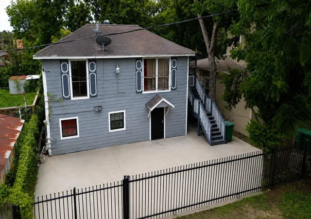 Photo 2 of Multi family home for sale at 1502 Lee St #5, Houston, TX 77009 | MLS# 21361700 | Listing updated on 2026-09-06