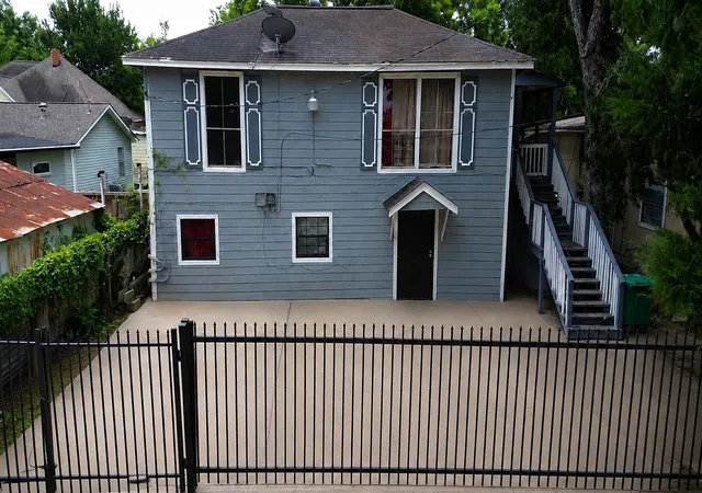 Photo 4 of Multi family home for sale at 1502 Lee St #5, Houston, TX 77009 | MLS# 21361700 | Listing updated on 2026-09-06