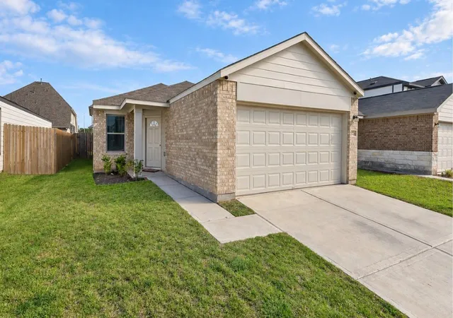 Single family home for sale at 5307 Basquiat Dr, Houston, TX 77048 | MLS# 78985906