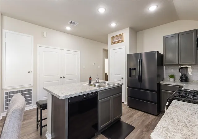 Photo 4 of Single family home for sale at 5307 Basquiat Dr, Houston, TX 77048 | MLS# 78985906 | Listing updated on 2026-09-23