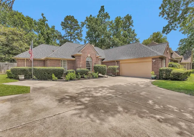 Photo 1 of Single family home for sale at 529 Stephen F Austin Dr, Conroe, TX 77302 | MLS# 81165495 | Listing updated on 2026-09-18