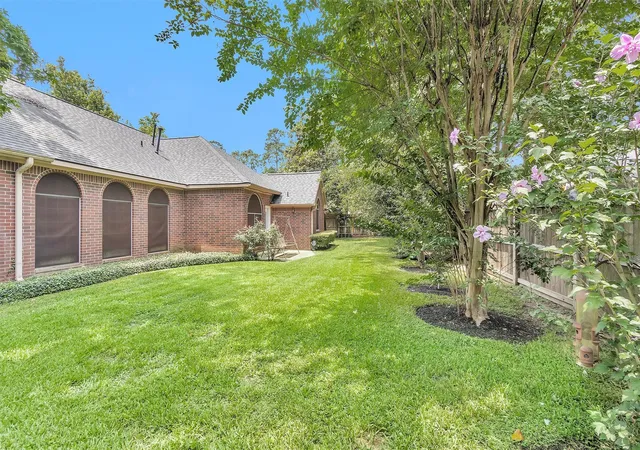 Photo 4 of Single family home for sale at 529 Stephen F Austin Dr, Conroe, TX 77302 | MLS# 81165495 | Listing updated on 2026-09-18