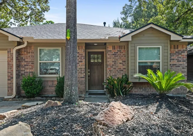 Photo 3 of Single family home for sale at 31 S Summer Star Ct, Spring, TX 77380 | MLS# 96453866 | Listing updated on 2026-09-12