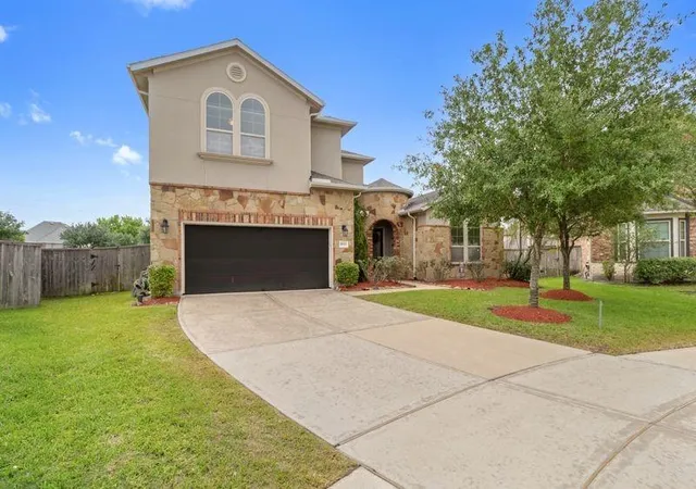 Photo 2 of Single family home for sale at 9612 Eden Ridge Ln, Pearland, TX 77584 | MLS# 60276915 | Listing updated on 2026-09-12