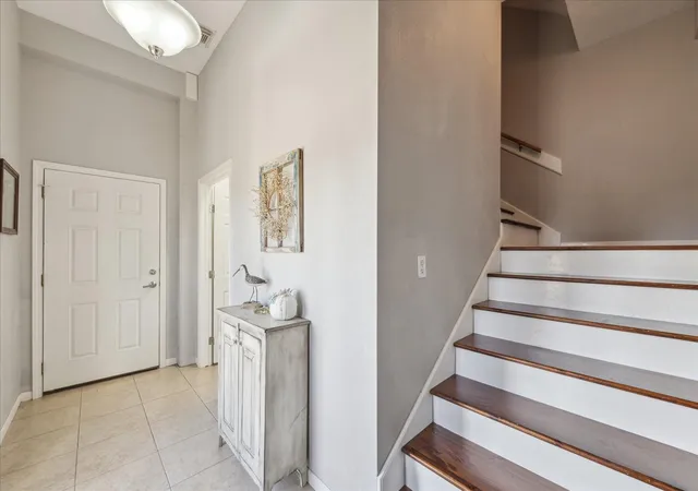 Photo 3 of Single family home for sale at 422 Windward Way, Galveston, TX 77554 | MLS# 56961730 | Listing updated on 2026-09-05