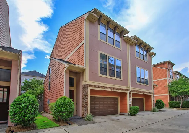 Photo 1 of Townhouse for sale at 1049 W 22nd Street #I, Houston, TX 77008 | MLS# 28438565 | Listing updated on 2026-09-19