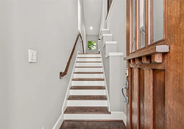 Photo 3 of Townhouse for sale at 1049 W 22nd Street #I, Houston, TX 77008 | MLS# 28438565 | Listing updated on 2026-09-20