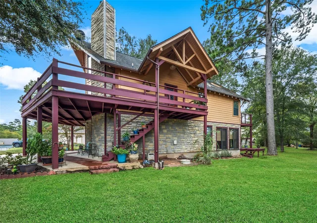 Photo 2 of Single family home for sale at 8 Sunny Hl Dr, Huntsville, TX 77340 | MLS# 8234959 | Listing updated on 2026-09-12