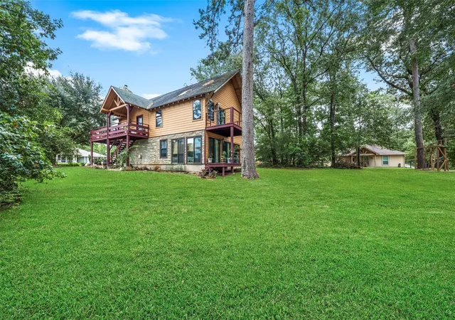 Photo 2 of Single family home for sale at 8 Sunny Hl Dr, Huntsville, TX 77340 | MLS# 8234959 | Listing updated on 2026-09-12