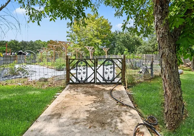 Photo 2 of Single family home for sale at 142 Happy Holw St, Alvin, TX 77511 | MLS# 37864754 | Listing updated on 2026-09-19