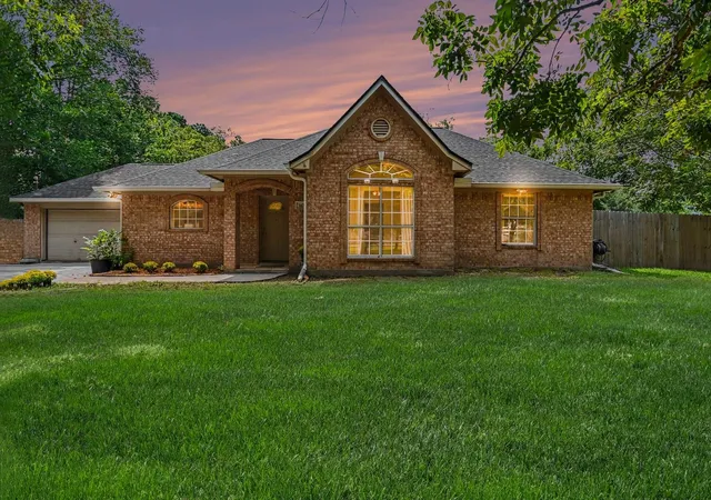 Photo 3 of Single family home for sale at 142 Happy Holw St, Alvin, TX 77511 | MLS# 37864754 | Listing updated on 2026-09-19