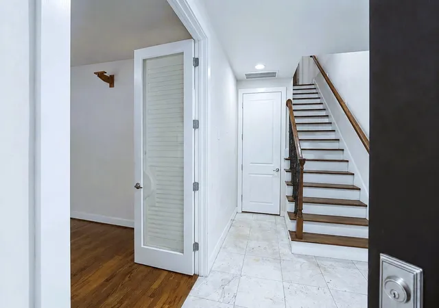 Photo 2 of Townhouse for sale at 1206 W Dallas St, Houston, TX 77019 | MLS# 60058530 | Listing updated on 2026-09-17