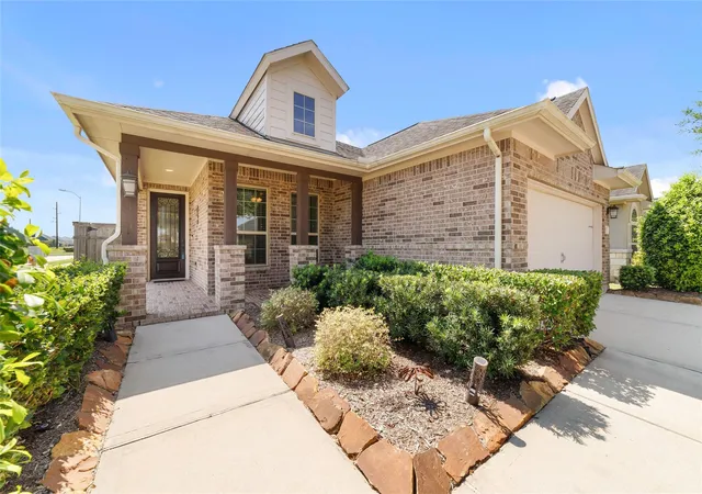 Photo 3 of Single family home for sale at 5503 Keystone Bay Ct, Fulshear, TX 77441 | MLS# 7385252 | Listing updated on 2026-09-11
