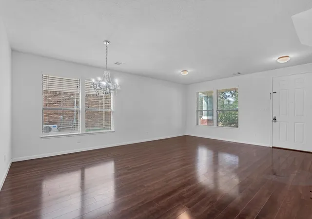 Photo 4 of Single family home for sale at 2105 Orchard Frost Dr, Pearland, TX 77581 | MLS# 44303466 | Listing updated on 2026-09-22