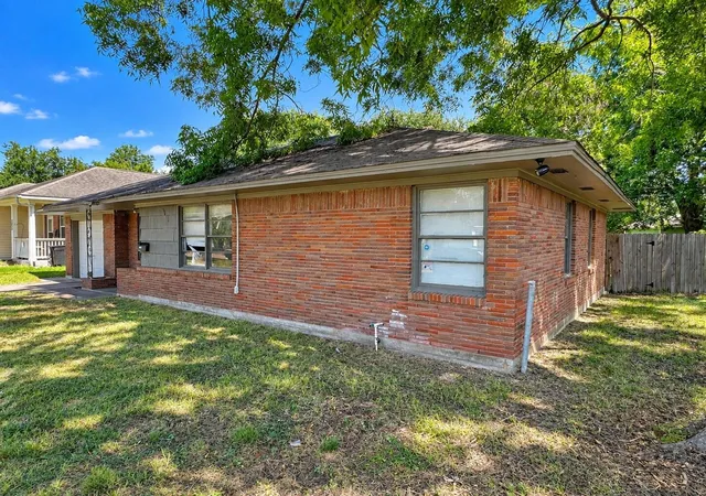 Photo 2 of Sale Pending at 208 S Sparrow Way, Texas City, TX 77591 | MLS# 73507208 | Listing updated on 2026-09-23
