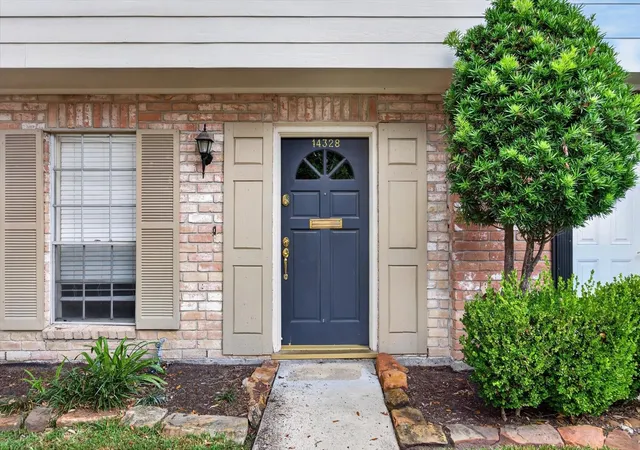 Photo 3 of Townhouse for sale at 14328 Misty Meadow Ln, Houston, TX 77079 | MLS# 66208256 | Listing updated on 2026-09-23