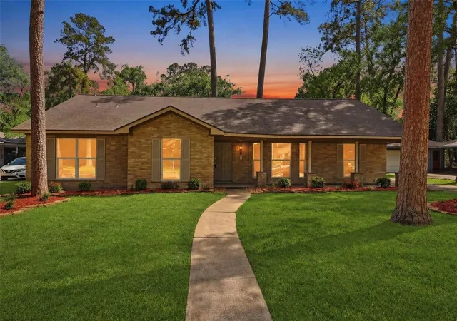 Photo 2 of Single family home for sale at 1914 Lazy Grv Dr, Kingwood, TX 77339 | MLS# 10004671 | Listing updated on 2026-09-16