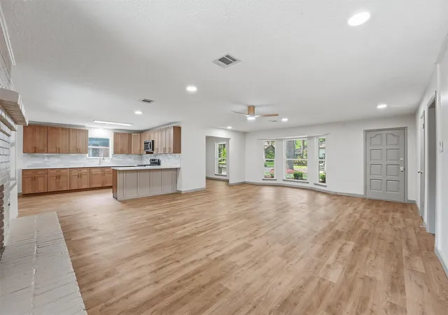 Photo 3 of Single family home for sale at 1914 Lazy Grv Dr, Kingwood, TX 77339 | MLS# 10004671 | Listing updated on 2026-09-16