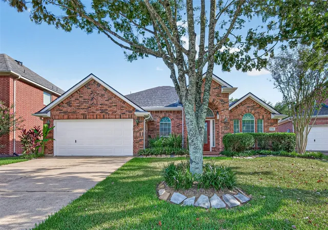 Photo 1 of Single family home for sale at 11324 Windy Dawn Dr, Pearland, TX 77584 | MLS# 21091193 | Listing updated on 2026-09-21