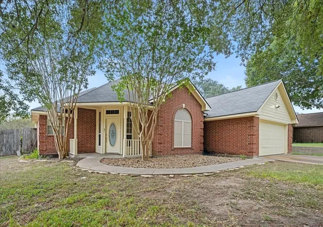 Single family home for sale at 2601 Oakwood Dr, Brenham, TX 77833 | MLS# 63834772 | Listing updated on 2026-10-07