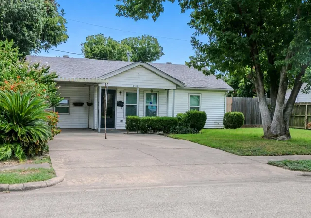 Photo 3 of Single family home for sale at 4318 Heite St, Houston, TX 77022 | MLS# 82798365 | Listing updated on 2026-09-14