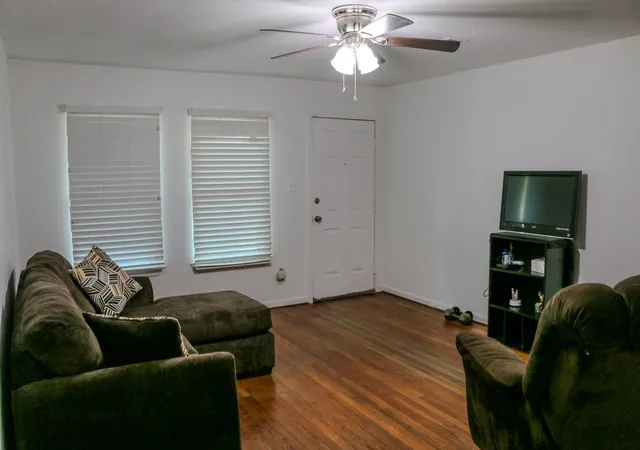 Photo 3 of Single family home for sale at 4318 Heite St, Houston, TX 77022 | MLS# 82798365 | Listing updated on 2026-09-14