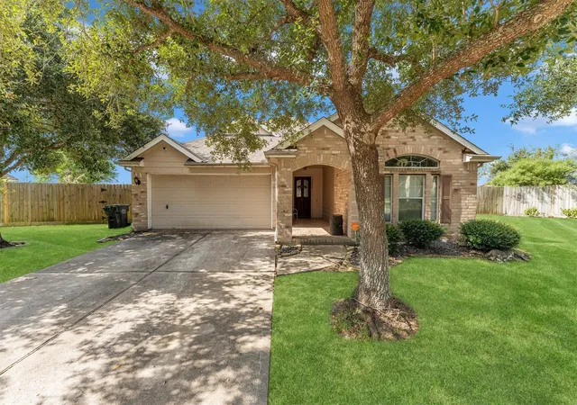 Photo 1 of Single family home for sale at 4208 Parry Dr, Pearland, TX 77584 | MLS# 60790045 | Listing updated on 2026-09-17