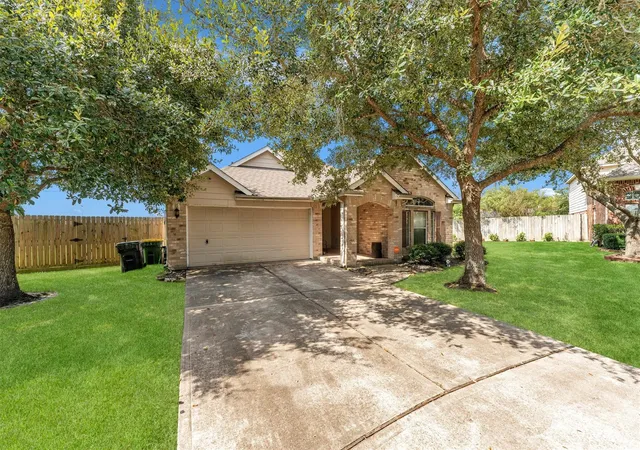 Photo 2 of Single family home for sale at 4208 Parry Dr, Pearland, TX 77584 | MLS# 60790045 | Listing updated on 2026-09-17