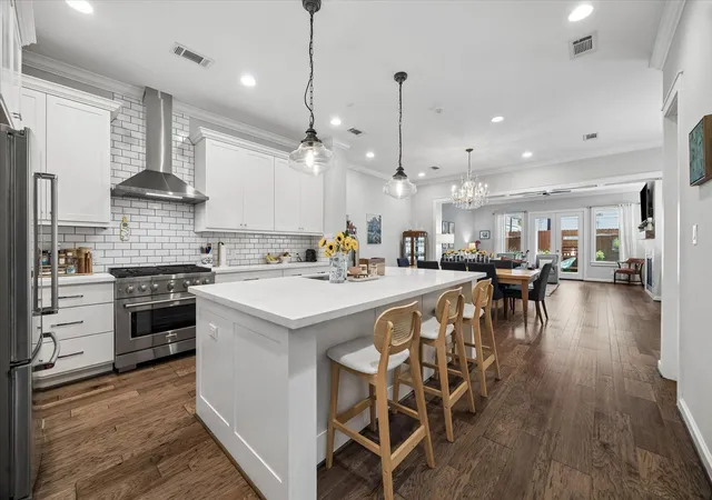 Single family home for sale at 118 E 27th Street #B, Houston, TX 77008 | MLS# 37855844