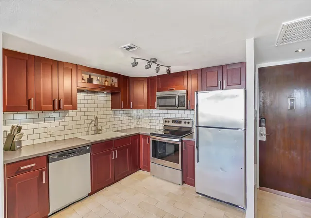 Photo 3 of Condo for sale at 2016 Main St #1203, Houston, TX 77002 | MLS# 15938946 | Listing updated on 2026-09-09