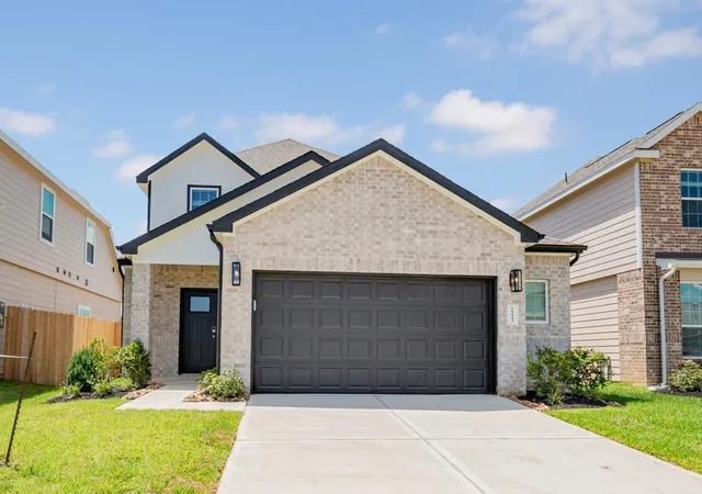 Photo 1 of Sale Pending at 15443 Woody Hvn Dr, Conroe, TX 77302 | MLS# 27485916 | Listing updated on 2026-09-10