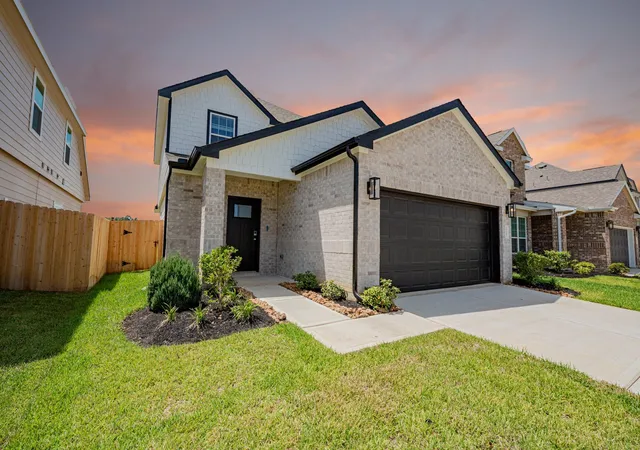 Photo 2 of Sale Pending at 15443 Woody Hvn Dr, Conroe, TX 77302 | MLS# 27485916 | Listing updated on 2026-09-10