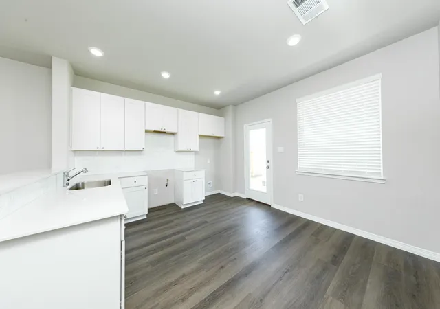 Photo 4 of Sale Pending at 15443 Woody Hvn Dr, Conroe, TX 77302 | MLS# 27485916 | Listing updated on 2026-09-10