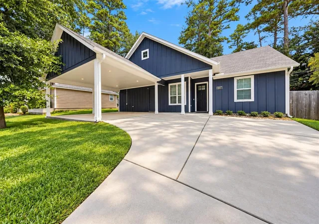 Photo 1 of Single family home for sale at 3007 Sand Dr, Huntsville, TX 77340 | MLS# 36396846 | Listing updated on 2026-09-12