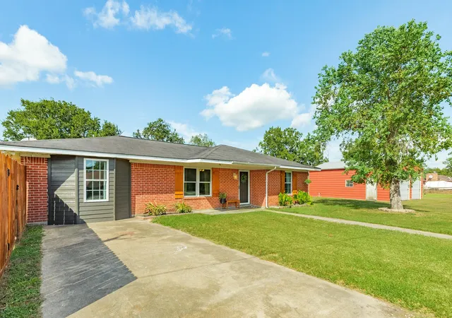 Photo 2 of Single family home for sale at 1416 Biggam Rd, West Columbia, TX 77486 | MLS# 86766593 | Listing updated on 2026-09-26