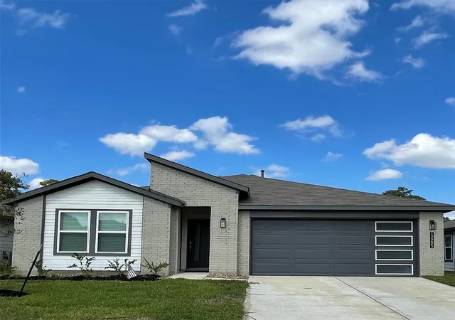 Photo 1 of Single family home for sale at 12285 Council Grv Dr, Conroe, TX 77384 | MLS# 10470590 | Listing updated on 2026-09-21