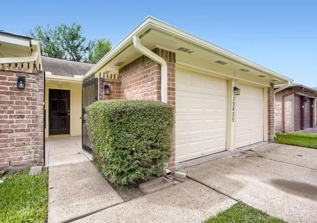 Photo 1 of Single family home for sale at 13435 Chipman Glen Dr, Houston, TX 77082 | MLS# 98907494 | Listing updated on 2026-10-10