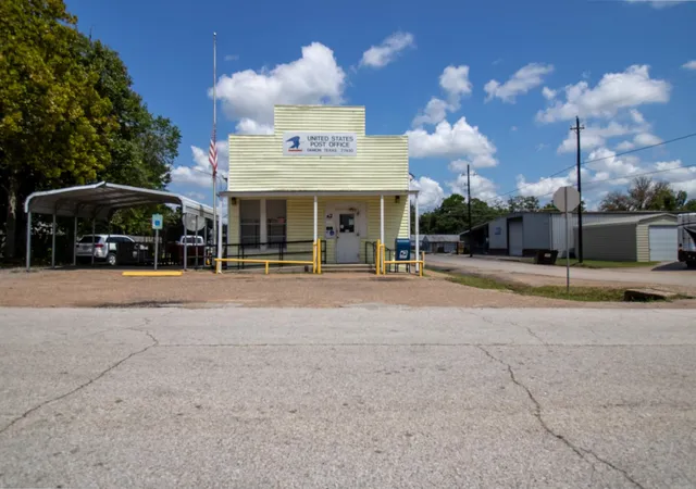 Single family home for sale at 502 Mulcahy St, Damon, TX 77430 | MLS# 43944340