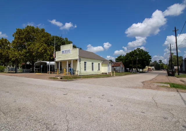 Photo 1 of Single family home for sale at 502 Mulcahy St, Damon, TX 77430 | MLS# 43944340 | Listing updated on 2026-09-16