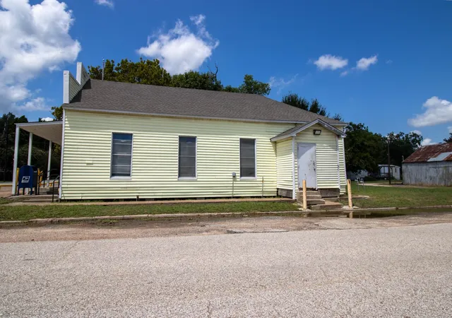 Photo 2 of Single family home for sale at 502 Mulcahy St, Damon, TX 77430 | MLS# 43944340 | Listing updated on 2026-09-16