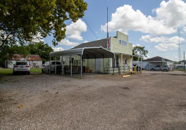 Photo 3 of Single family home for sale at 502 Mulcahy St, Damon, TX 77430 | MLS# 43944340 | Listing updated on 2026-09-16