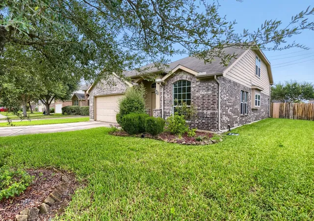 Photo 1 of Single family home for sale at 631 Honeysuckle Vine Dr, Rosenberg, TX 77469 | MLS# 42948067 | Listing updated on 2026-10-09