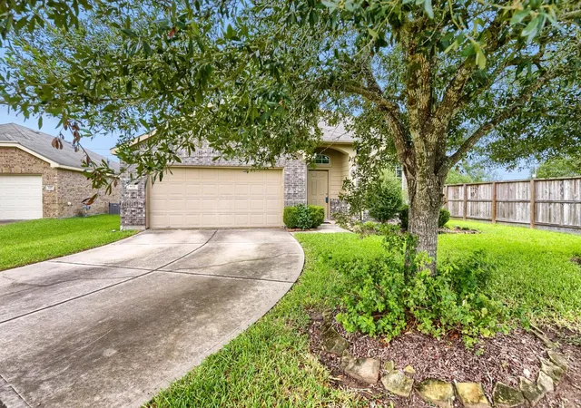 Photo 2 of Single family home for sale at 631 Honeysuckle Vine Dr, Rosenberg, TX 77469 | MLS# 42948067 | Listing updated on 2026-10-09