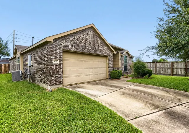 Photo 3 of Single family home for sale at 631 Honeysuckle Vine Dr, Rosenberg, TX 77469 | MLS# 42948067 | Listing updated on 2026-10-09