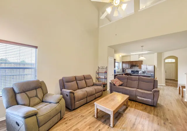 Photo 4 of Single family home for sale at 631 Honeysuckle Vine Dr, Rosenberg, TX 77469 | MLS# 42948067 | Listing updated on 2026-10-09