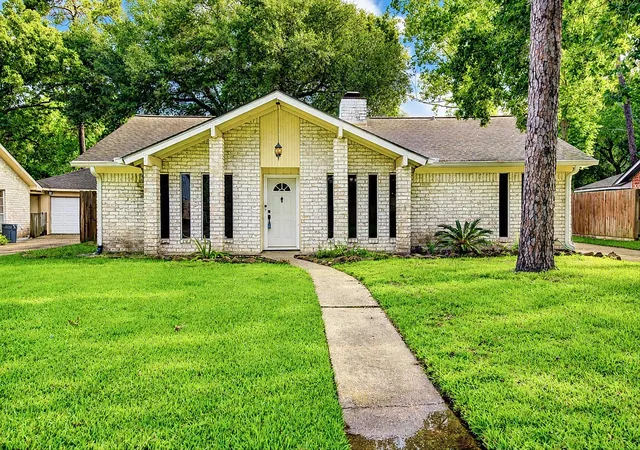 Photo 1 of Single family home for sale at 1907 Round Spring Dr, Kingwood, TX 77339 | MLS# 66241274 | Listing updated on 2026-09-11